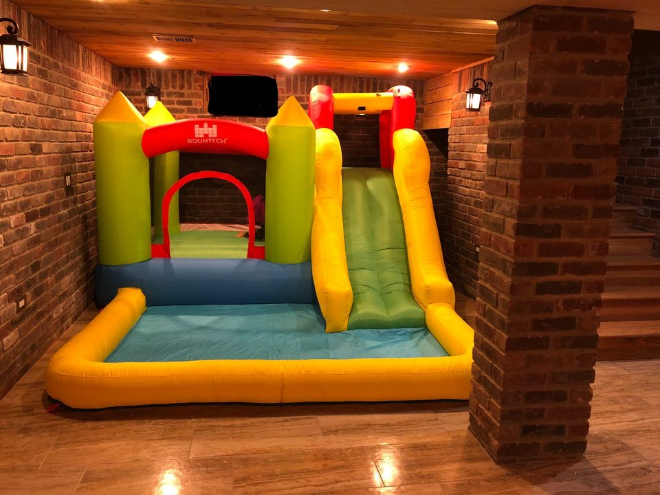 9.2' x 11.5' Bounce House with Water Slide
