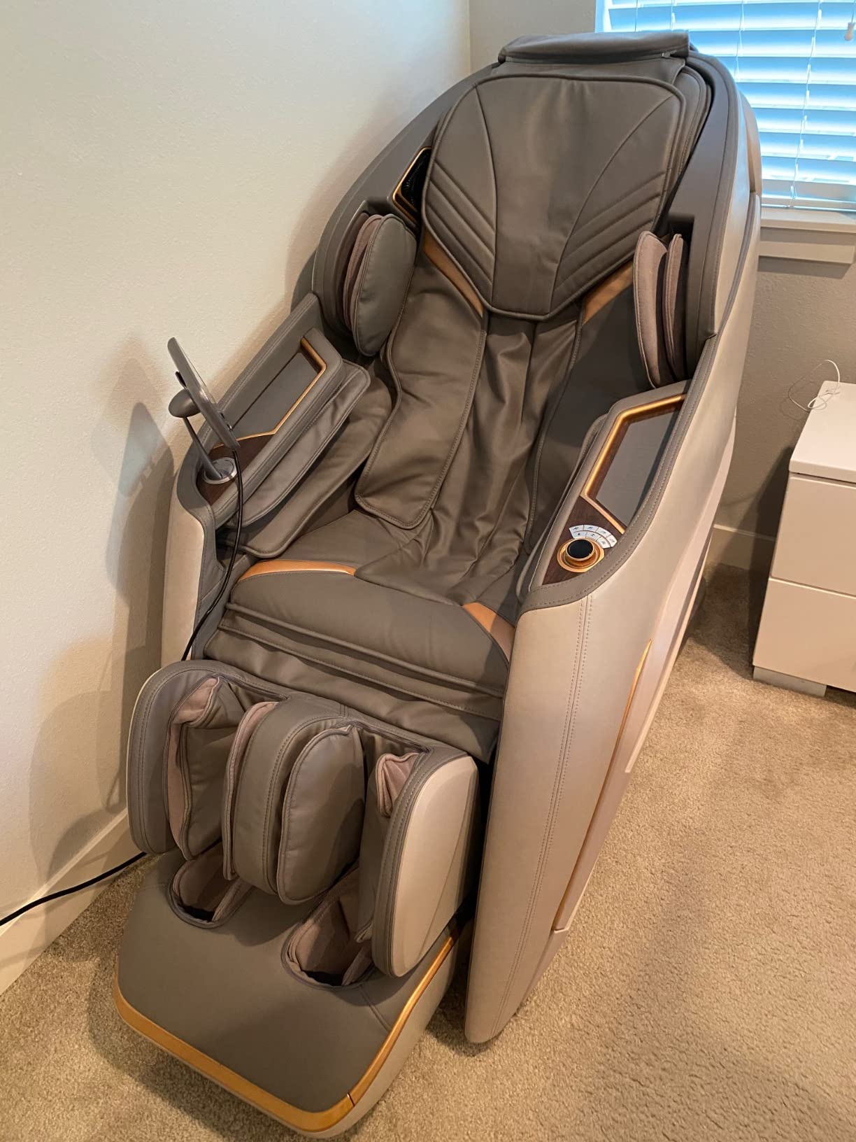 【Furniture】iRest 2023 4D Massage Chair Recliner, Zero Gravity Shiatsu Massager with AI Voice Control