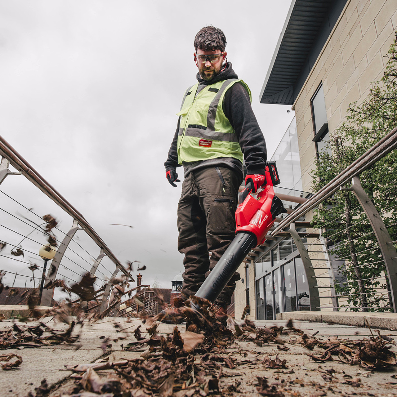 Milwaukee M18 FUEL Quik-Lok 3000-21 16 in. 18 V Battery Trimmer and Blower Combo Kit